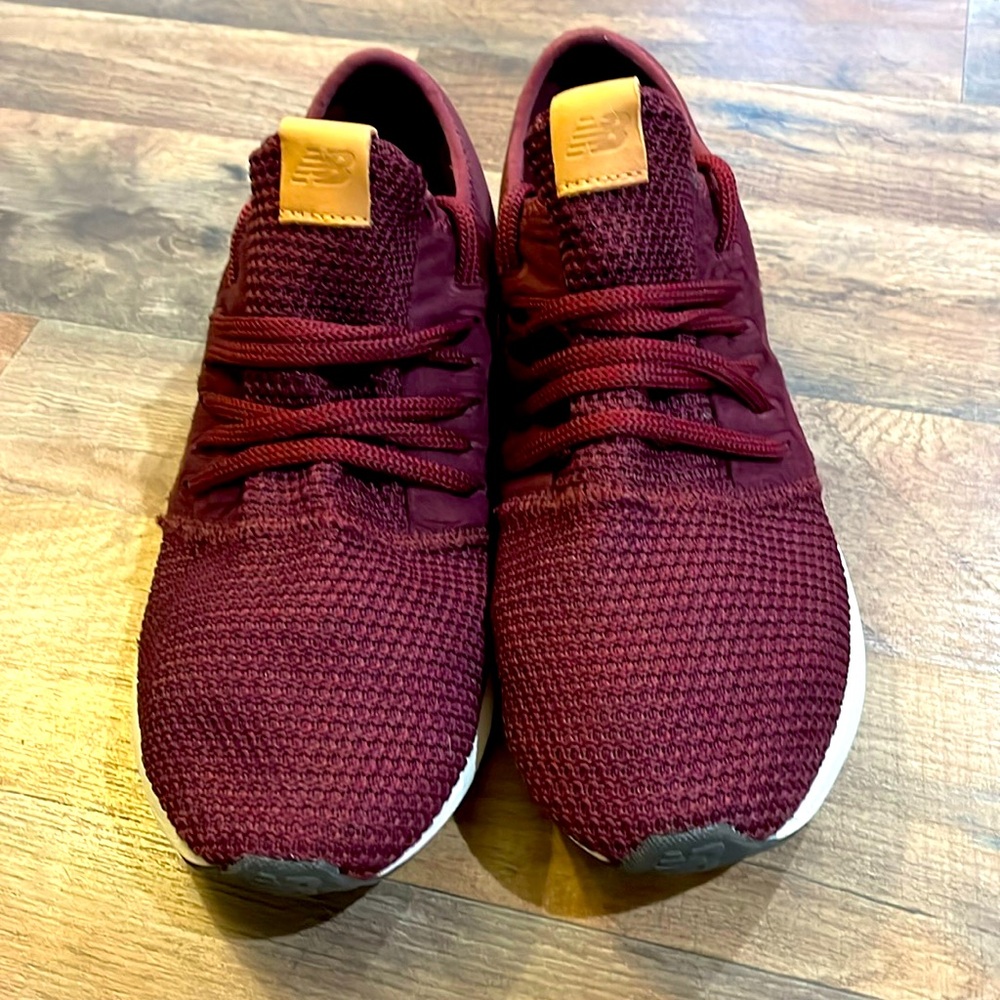 NB Maroon atheltic shoes Excellent Shape hardly worn! A lot of life!